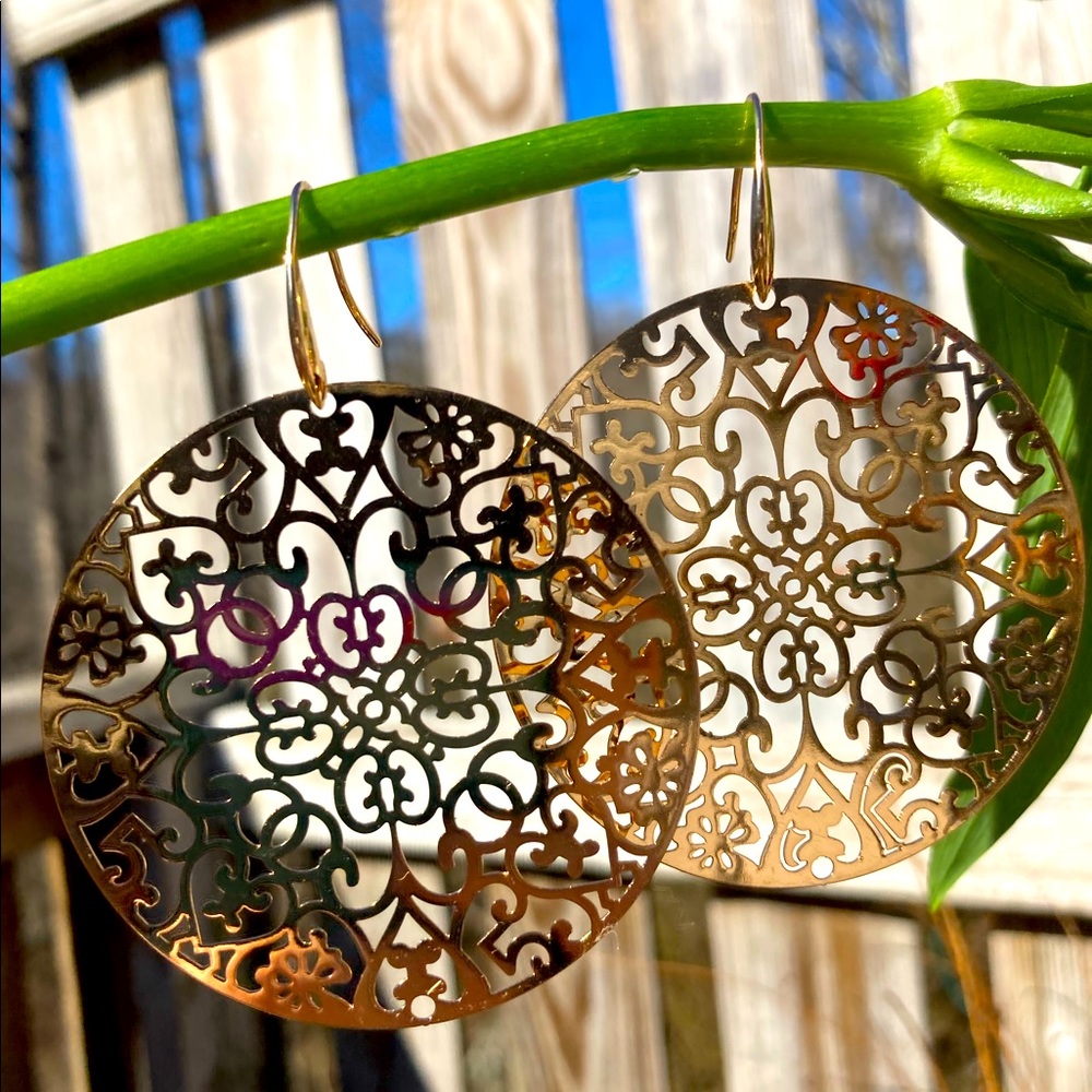 Metal Filigree Circle Drop Earrings